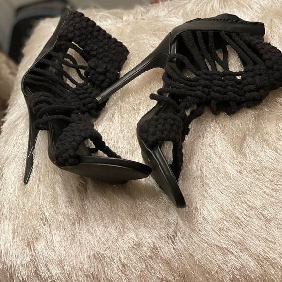 Privileged Crochet Knit Heels, SZ 9 - Picture 5 of 8